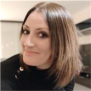 Responsable, aplicada. Enseñar español o catalán a personas extranjeras.