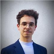 Estudiante imparte clases de refuerzo para estudiantes de la ESO