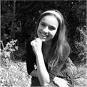Studentessa universitaria che si offre di dare lezioni di materie prettamente umanistiche, latino e greco inclusi, inglese, spagnolo. A livello elementare e medie tutte le materie