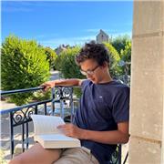 Schüler, vor zwei Jahren in Frankreich gelebt, fließendes Französisch, Erfahrung in Nachhilfe