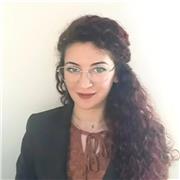 Laureata in Filosofia impartisce lezioni di Filosofia, Storia, Psicologia, Pedagogia e Scienze umane