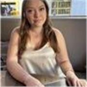 Profesora con más de diez años de experiencia 