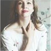 English tutor providing classes of English to adolescent and adult students