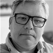 Du conseil juridique téléphonique à l'expertise en indemnisation et à l'enseignement universitaire, j'ai parcouru les méandres du droit avec passion. En tant que juriste chevronné, je vous offre mes connaissances approfondies en droit du travail, droit de