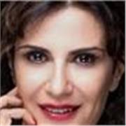 Attrice e cantante professionista impartisce lezioni di dizione uso della voce recitazione