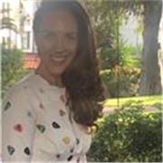 Soy una profesora que disfruta de enseñar el inglés con el objetivo de divertirse y obtener resultados. 