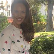 Soy una profesora que disfruta de enseñar el inglés con el objetivo de divertirse y obtener resultados.