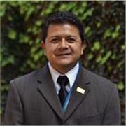 Maestro con gran experiencia, técnica y docente, en humanidades y ciencias sociales