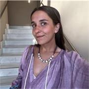 Economía en un nivel avanzado, principalmente estudiantes en educación secundaria obligatoria y bachillerato. 