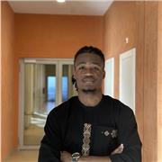 Professeur et traducteur d'anglais bilingue expérimenté proposant des cours engageants et personnalisés.