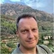 Ingeniero de Software profesional, con más de 20 años de experiencia, que entre otras tareas tiene labores de mentor y divulgador