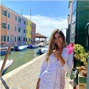 Soy una persona paciente y alegre! Soy profesional en comunicación social y puedo enseñarle a niños y jóvenes el español