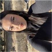 Cuidadora y maestra para enseñar y ayudar a las tareas 