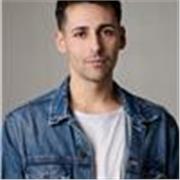 Profesor de inglés multilingüe, certificado en TEFL, y actor, con experiencia en España, Hungría y Estados Unidos (Los Ángeles).