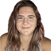 Profesora de fútbol con grandes conocimientos y habilidades
