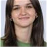 Élève au lycée donne des cours d’anglais de la primaire au collège. 