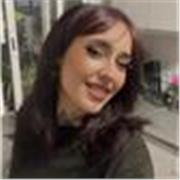 Me defino como una profesora apasionada y adaptable, enfocada en enseñar inglés a estudiantes de diferentes niveles