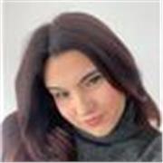 Me defino como una persona animada , resolutiva , atenta y con muchas ganas de trabajar con niños .