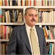 Profesor de Derecho Constitucional y Ciencia Política. Experiencia docente como profesor en UNED. 