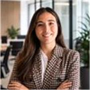 Profesora titulada en derecho y nivel nativo de español