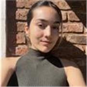  Soy profesora de inglés con formación académica, orientada a la enseñanza en Educación Primaria. 