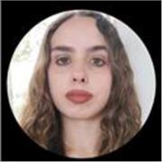 Estudiante universitaria del grado de Traducción y Traducción de Inglés y Francés, con un nivel C1 en inglés y B2 en francés.
