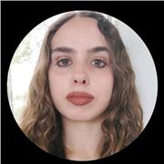 Estudiante universitaria del grado de Traducción y Traducción de Inglés y Francés, con un nivel C1 en inglés y B2 en francés.