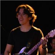 Profesor de lenguaje musical, composición, piano y guitarra. Estudiando Grado Universitario en composición musical