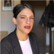 Insegnante di lingua inglese e tedesca per scuole di ogni ordine e grado. Preparo anche per esami universitari