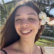 Ragazza disponibile per lezioni di inglese online per studenti