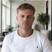 Angehender diplomierter Sportlehrer bietet Sportunterricht für alle in Wien/Baden, online oder präsent, mit Erfahrung und Spaß.