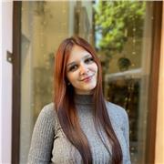 Laureanda presso il Conservatorio di Rovigo, diplomata presso il Liceo Majorana indirizzo scienze umane; offro ripetizioni per qualsiasi materia di elementari e medie e lezioni di canto moderno