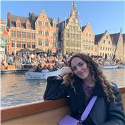 Soy una estudiante de idiomas universitaria de español, inglés y francés. Con experiencia