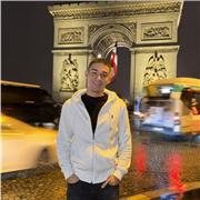 Alumno con matrícula de honor que tiene don de niños que viene muy bien para enseñarles matemáticas.