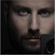 Fotografo e fotoritoccatore professionista offre lezioni di fotografia e post-produzione.