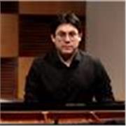 Pianista profesional del Conservatorio Nacional, formado en China y aceptado en cruceros internacionales (MS Koningsdam)