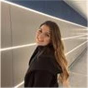 Studentessa per aiuto compiti di matematica e fisica