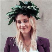 Laureanda in Fashion Design, textile e managment, offre ripetizioni di tutte le materie artistiche, teoricche, manuali e digitali