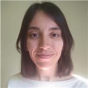 Profesora de refuerzo escolar ofrece clases de repaso y apoyo general