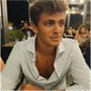 Studente di ingegneria navale del terzo anno impartisce lezioni di matematica, fisica e chimica a studenti delle scuole superiori