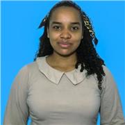 Profesora de Matematicas imparte clases a niños de diferentes edades