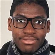 Mathematikstudent gibt Nachhilfe für Schüler