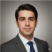 Englisch-Tutor, der aller gruppe von Kindern oder Erwachsenen unterrichtet.