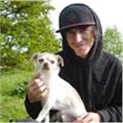 Vater der online Hilfe bei Hausaufgaben anbietet und Deutschunterricht für Fremdsprachler.