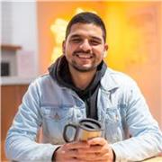 Profesor de marketing digital apto para jóvenes de 18-25 años con menos de 3 años de experiencia. 