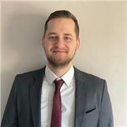 I give 1-1 lessons to people that want to learn English as a foreign language.