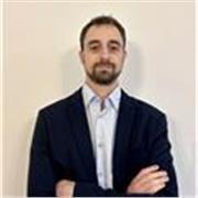 Insegnante di chimica, fisica e matematica per studenti di scuole secondarie