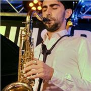 Saxophoniste professionnel et diplômé du conservatoire de Paris donne des cours de saxophone tous niveaux