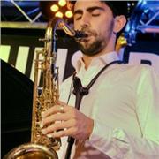 Saxophoniste professionnel et diplômé du conservatoire de Paris donne des cours de saxophone & clarinette tous niveaux