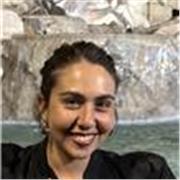 Offro lezioni di italiano a chiunque volesse imparare questa lingua. Sono madrelingua italiana ma parlo fluentemente anche inglese